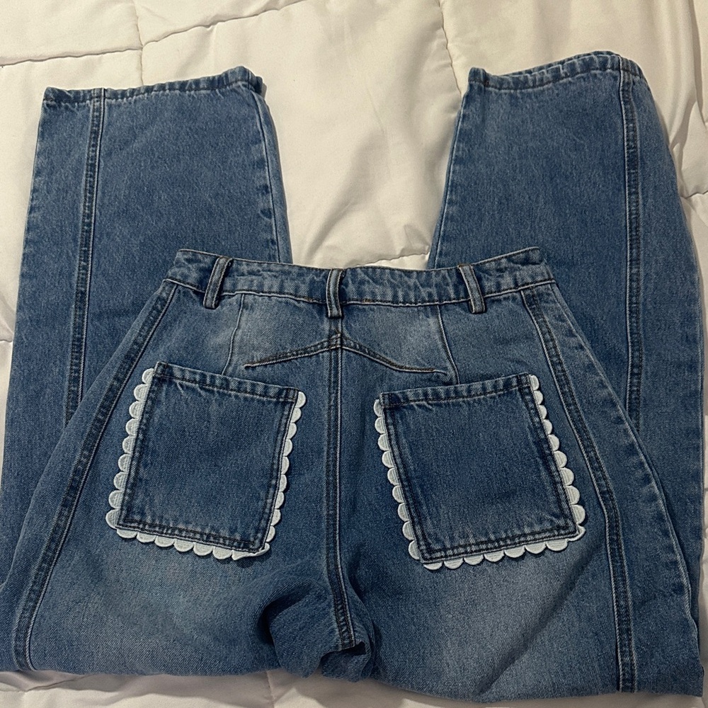 Jacqui E Women's Medium Blue Barrel Jeans with Scallop-Edge Back Pockets
